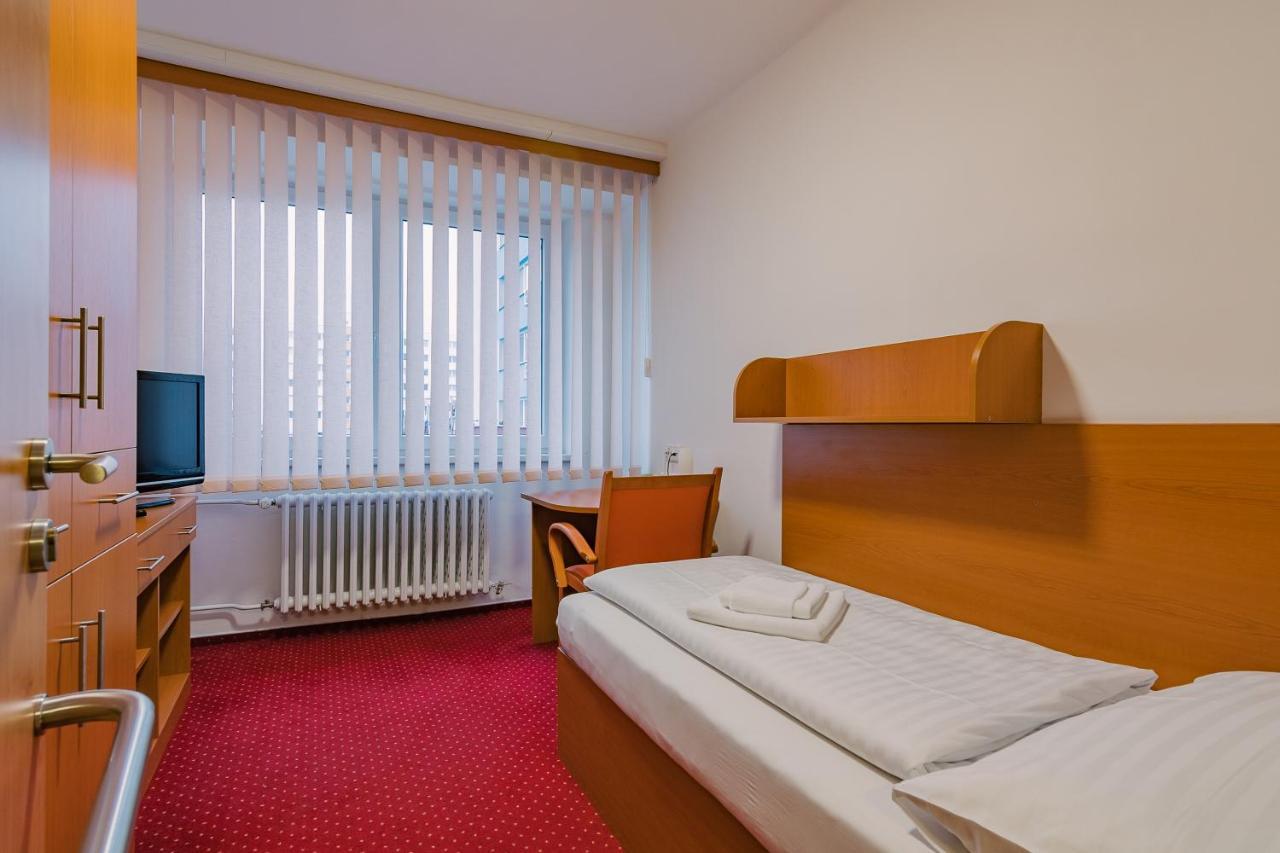 Hotel Garni Vsb Острава Экстерьер фото