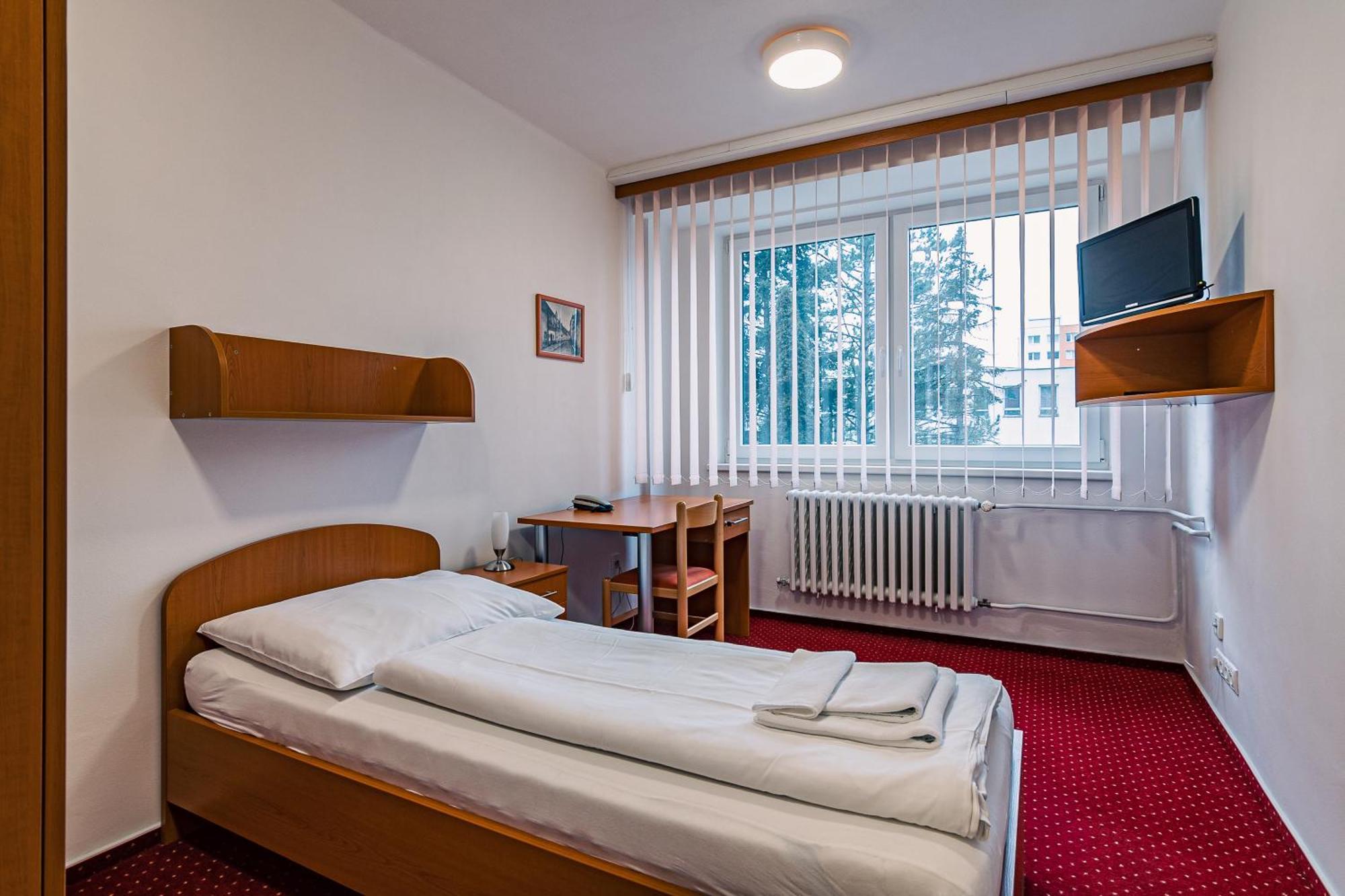 Hotel Garni Vsb Острава Экстерьер фото